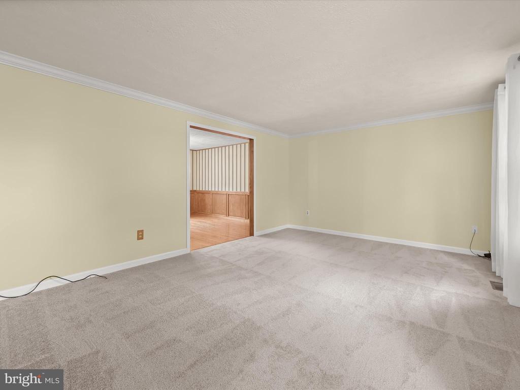 7021 MACBETH WAY