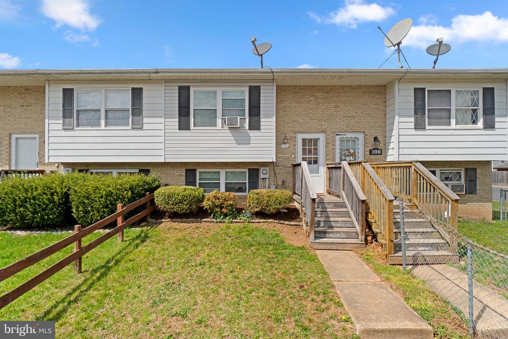 102 Carnival Dr