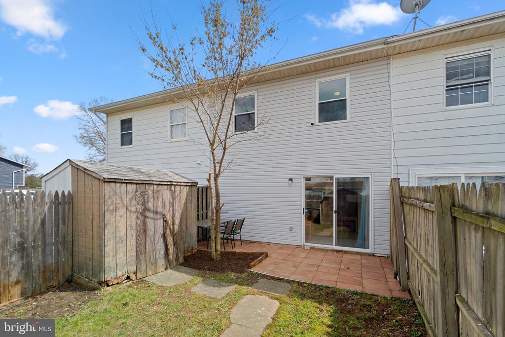 102 Carnival Dr