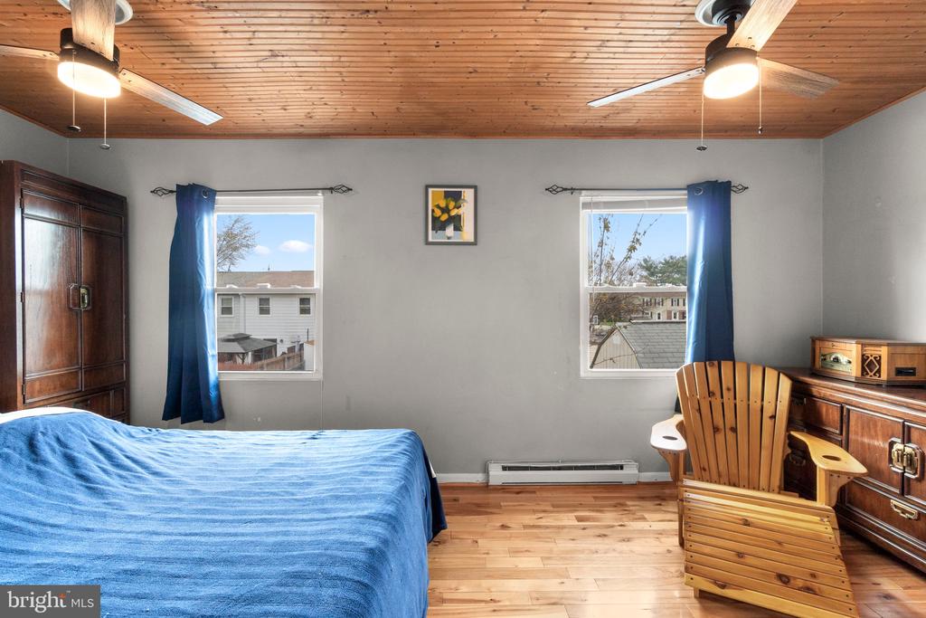 102 Carnival Dr