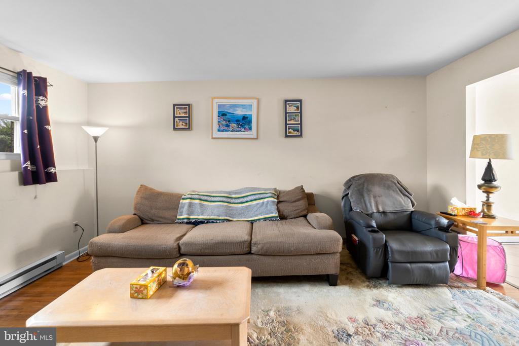 102 Carnival Dr