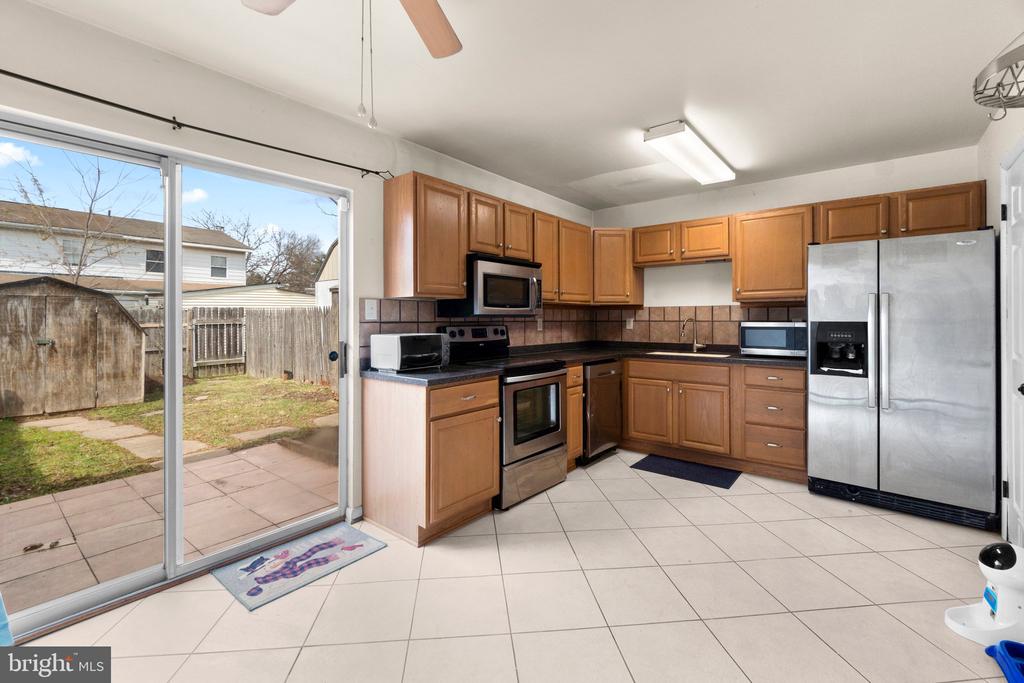 102 Carnival Dr