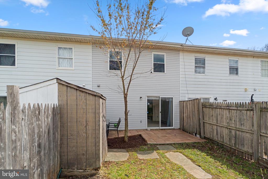 102 Carnival Dr