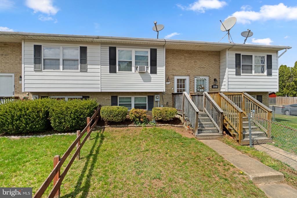 102 Carnival Dr