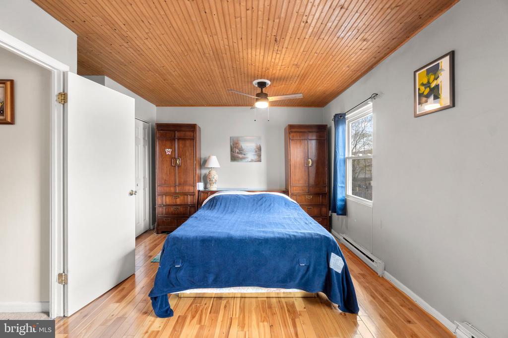 102 Carnival Dr