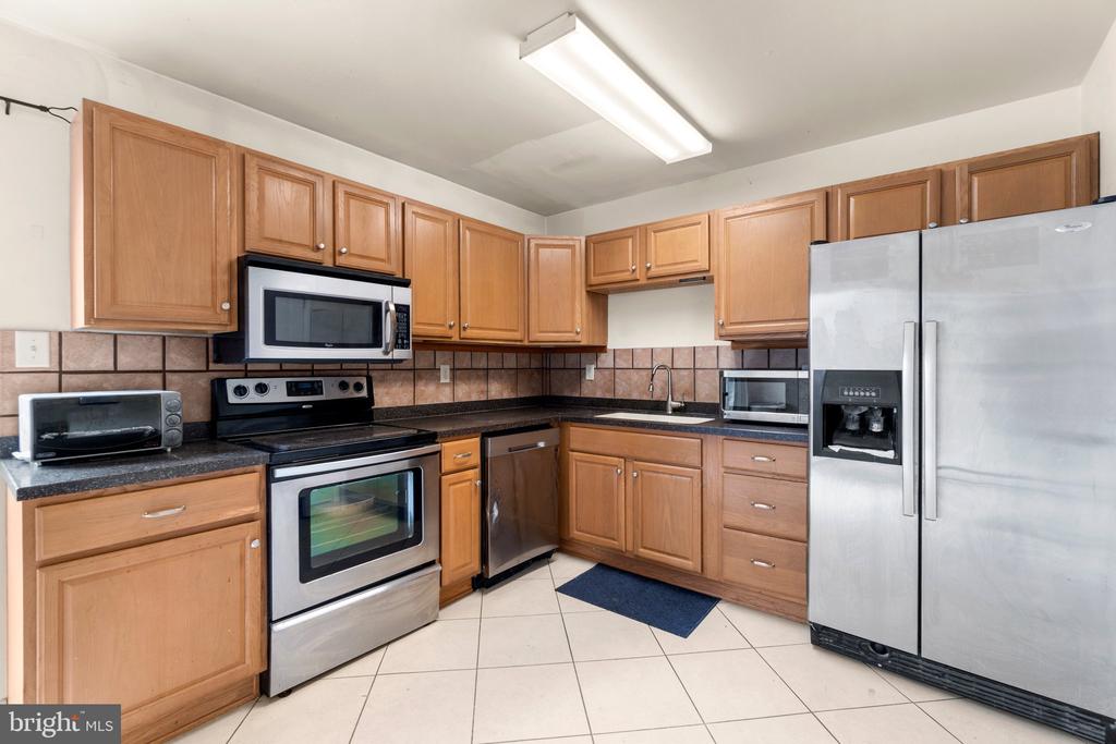 102 Carnival Dr