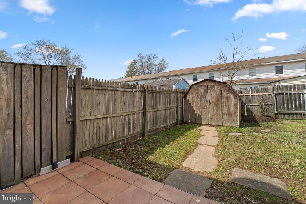 102 Carnival Dr