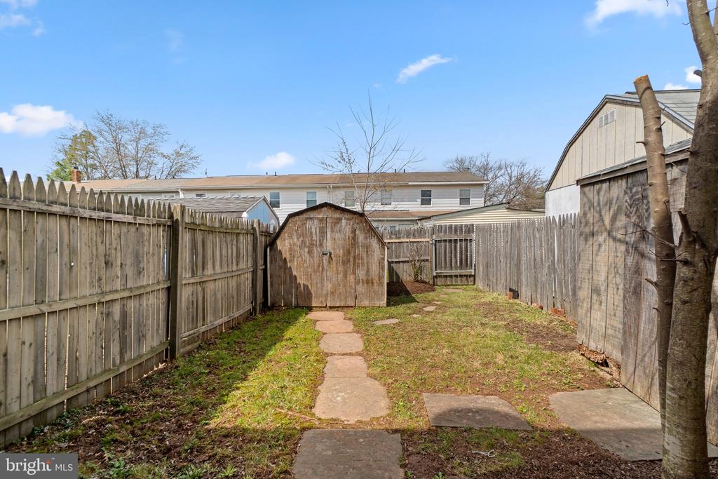 102 Carnival Dr