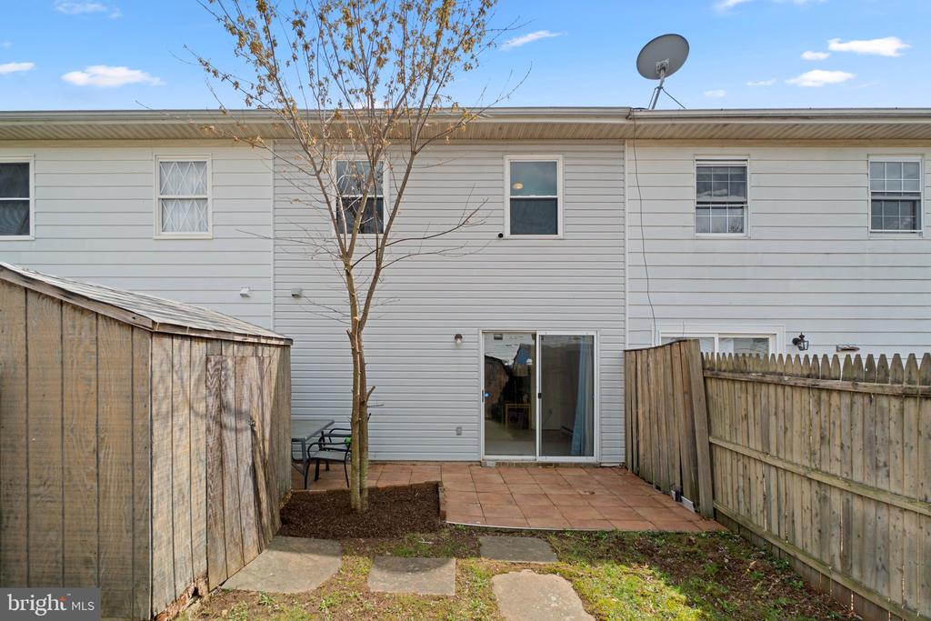 102 Carnival Dr