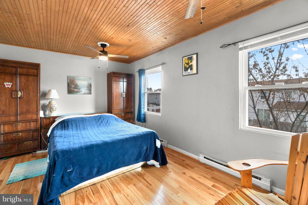102 Carnival Dr