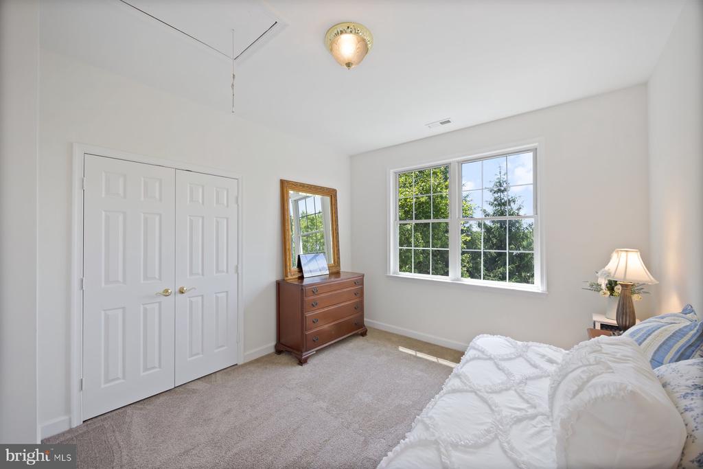 1712 LOCKSLEY LANE