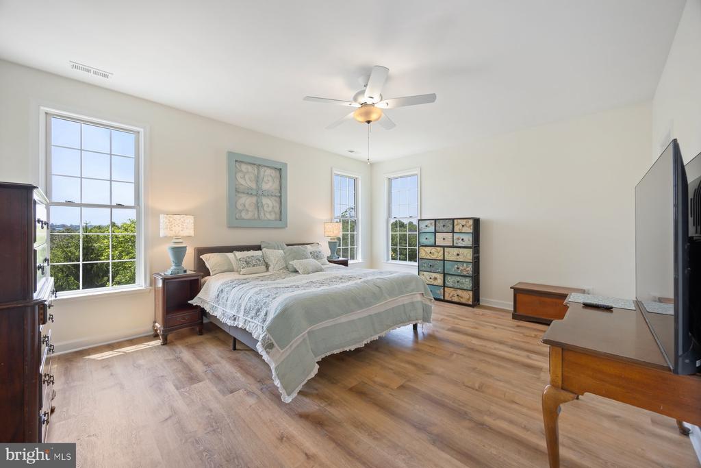 1712 LOCKSLEY LANE