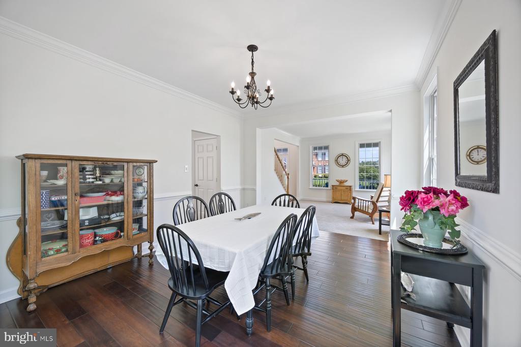 1712 LOCKSLEY LANE