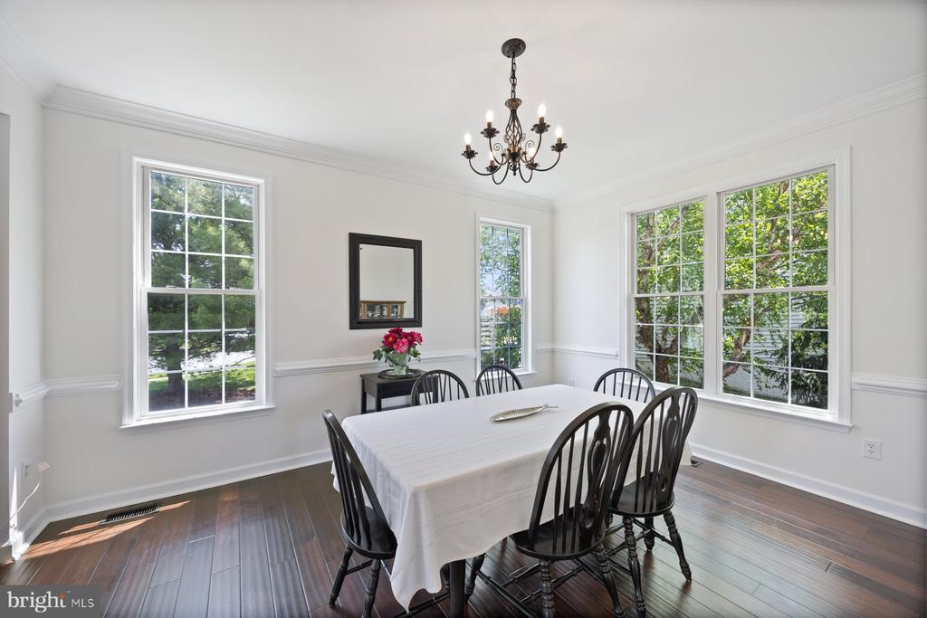 1712 LOCKSLEY LANE