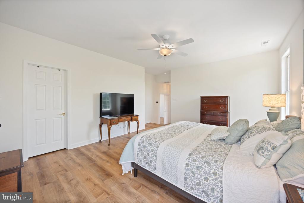1712 LOCKSLEY LANE