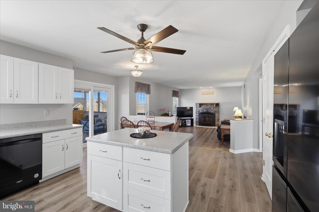 1410 SUMMER SWEET LANE