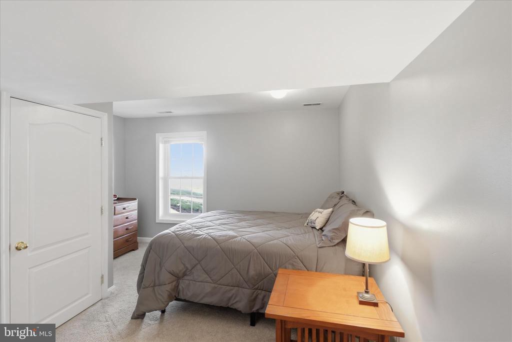 1410 SUMMER SWEET LANE