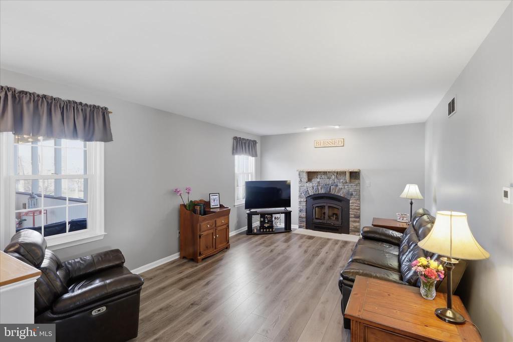 1410 SUMMER SWEET LANE