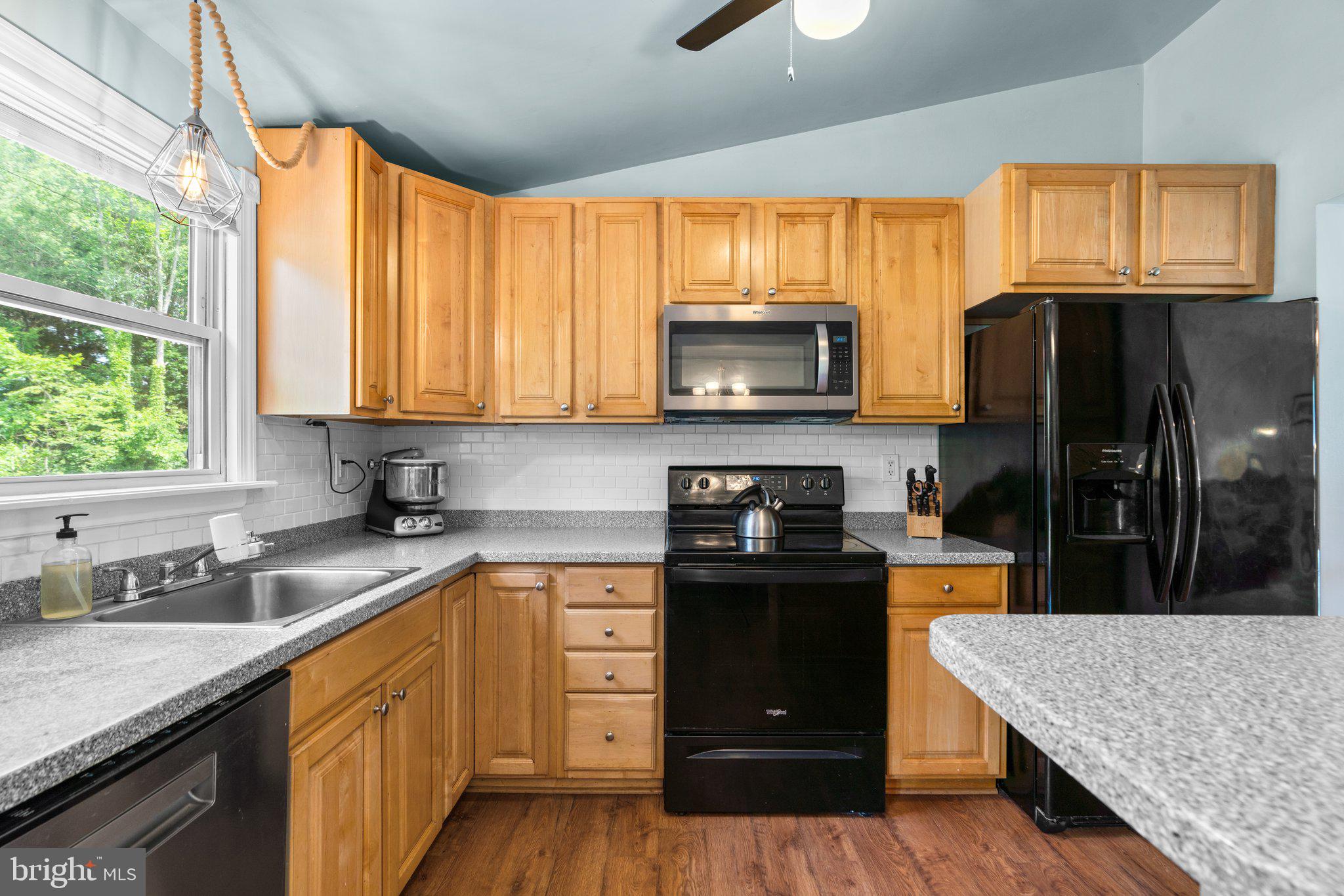 409 Dawn Ct