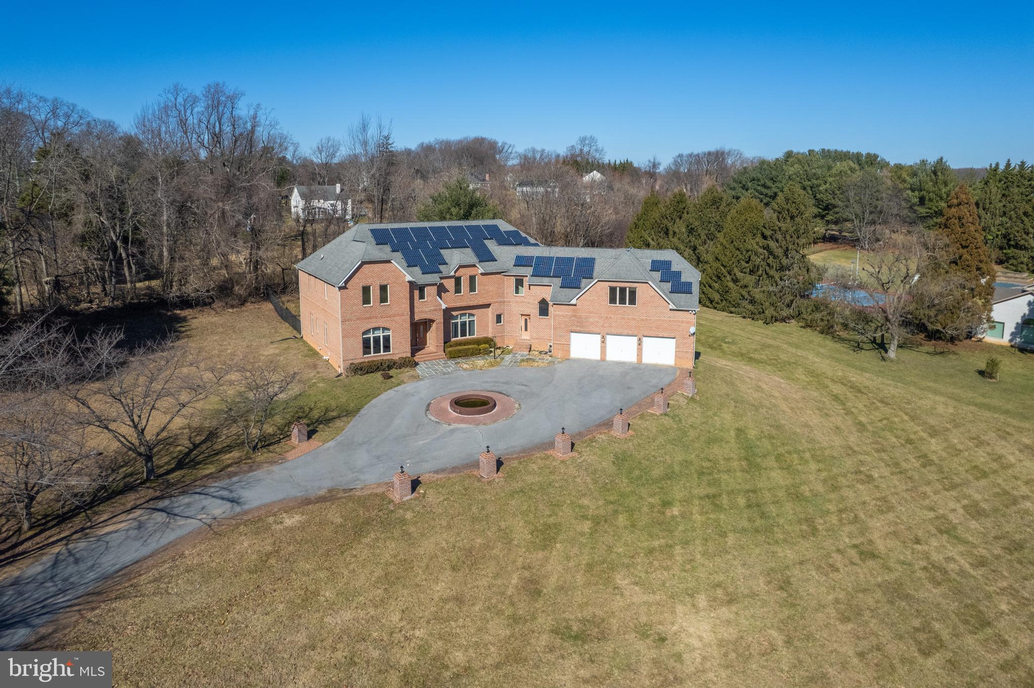 5901 Clifton Oaks Dr
