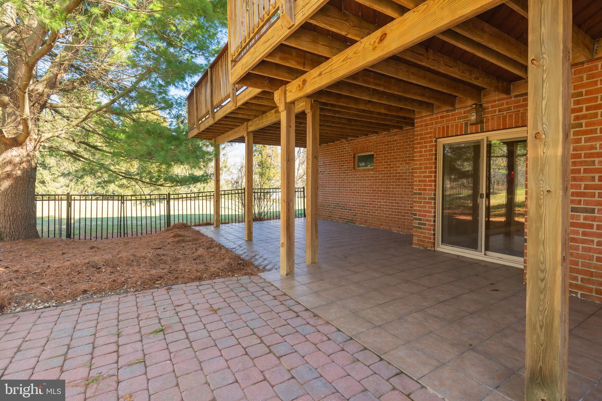 5901 Clifton Oaks Dr