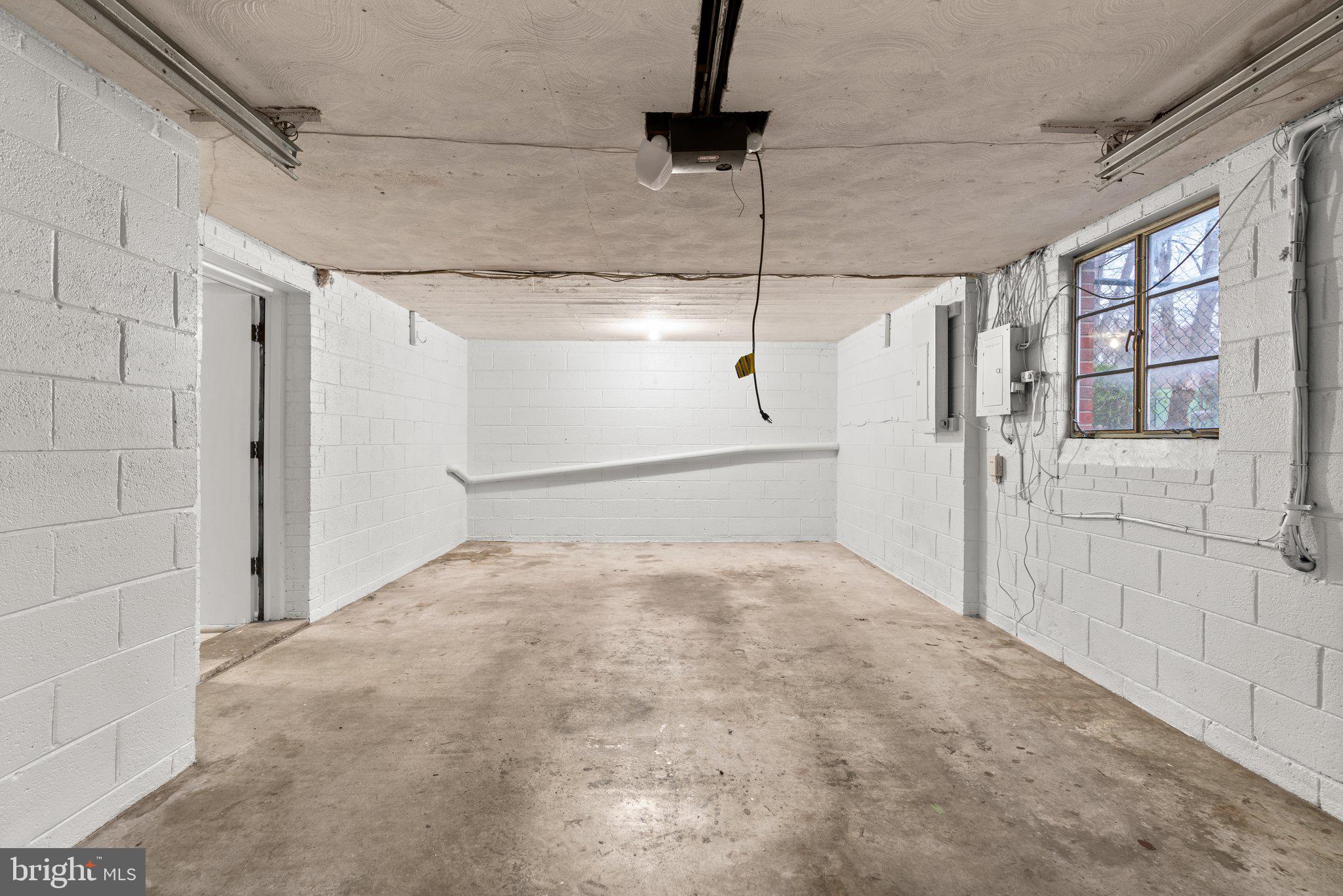 10206 Tanager Ln