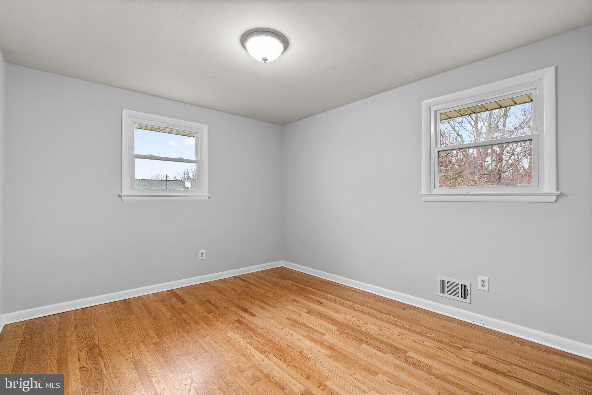 10206 Tanager Ln