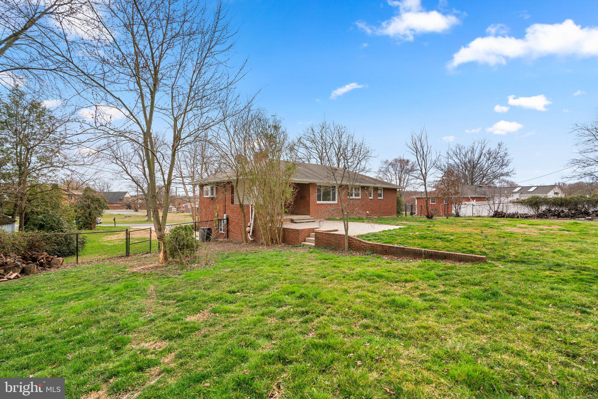 10206 Tanager Ln