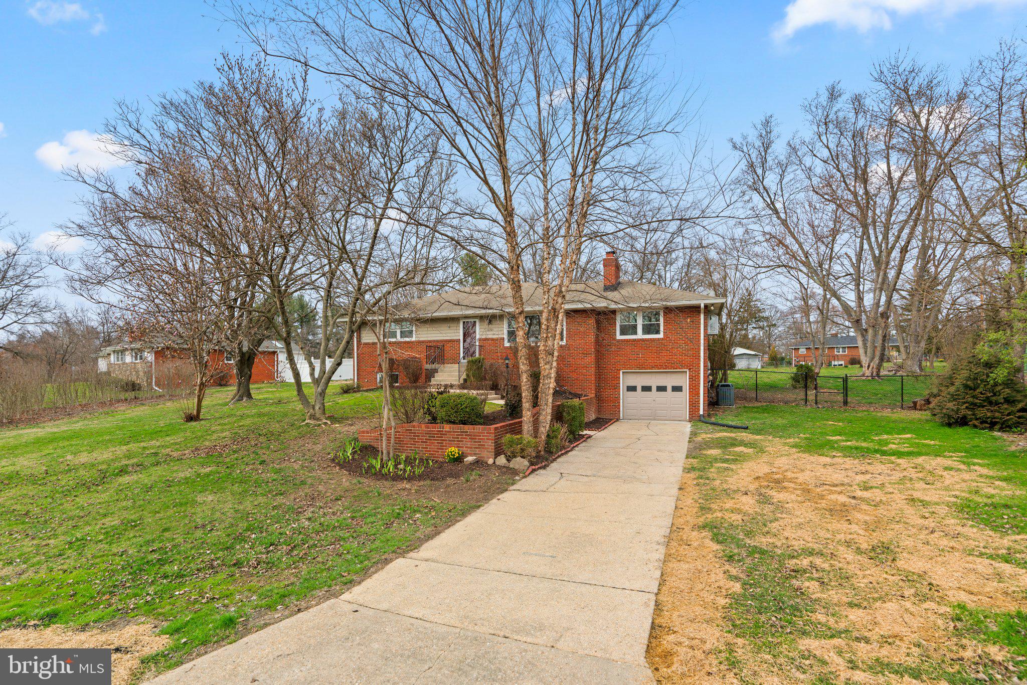 10206 Tanager Ln