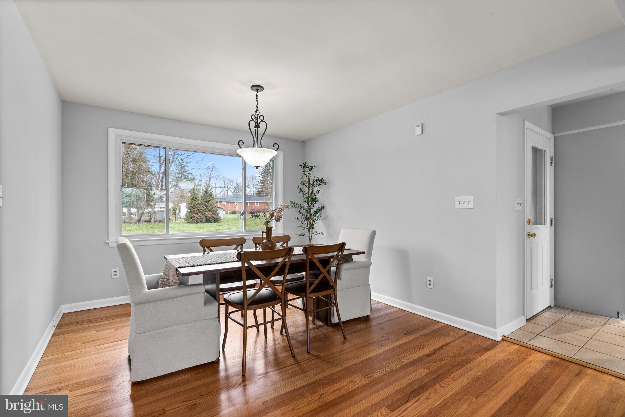 10206 Tanager Ln