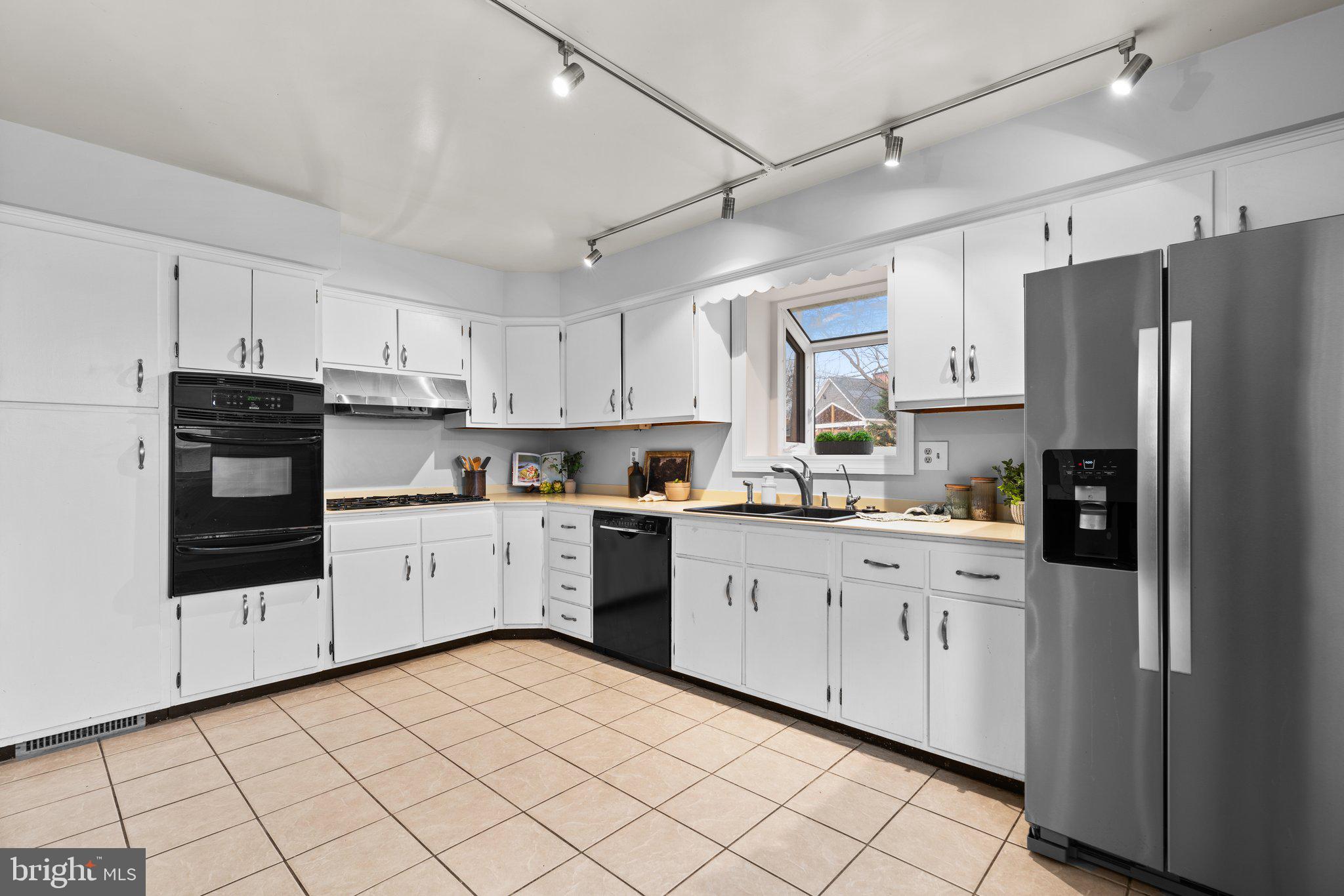 10206 Tanager Ln