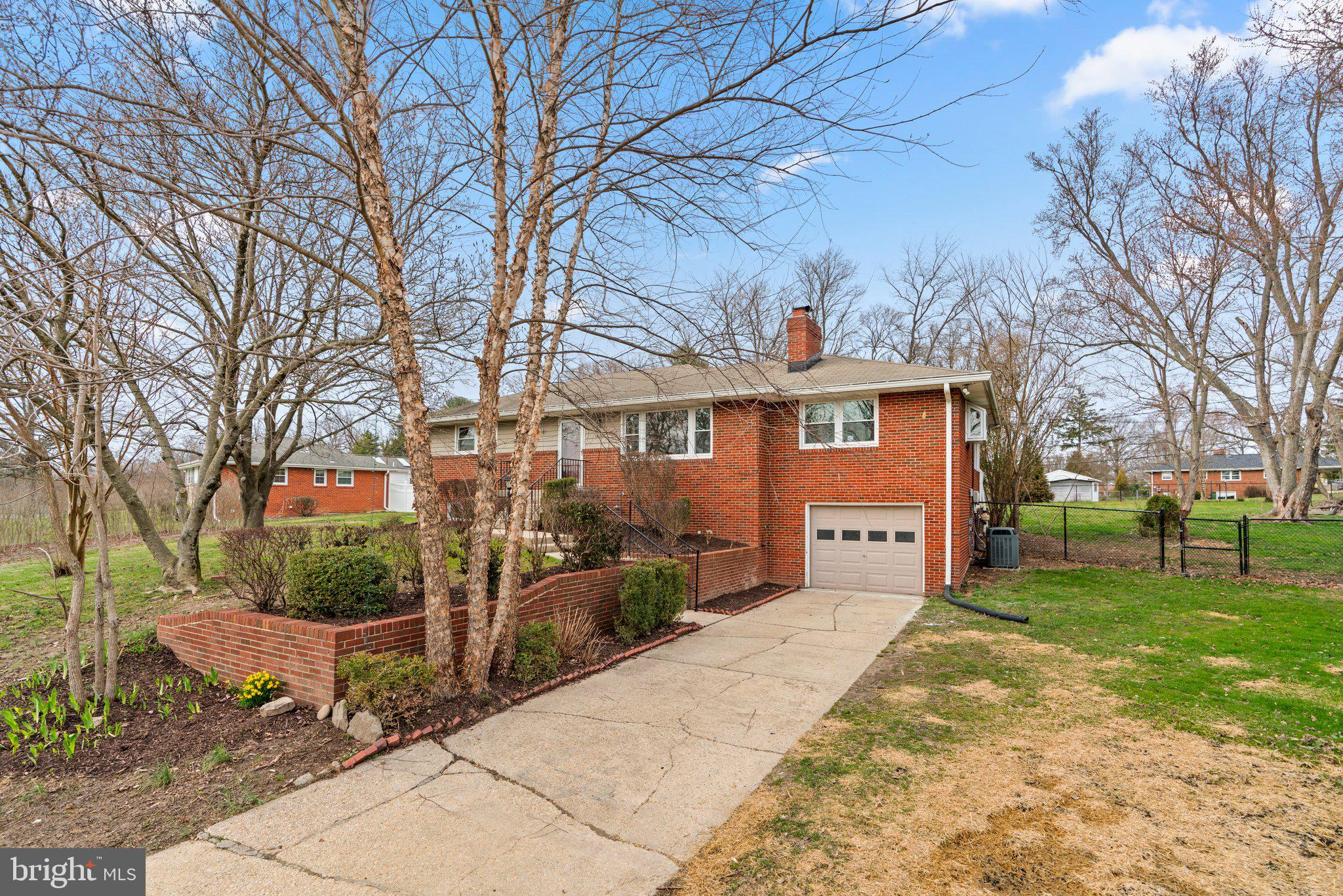 10206 Tanager Ln