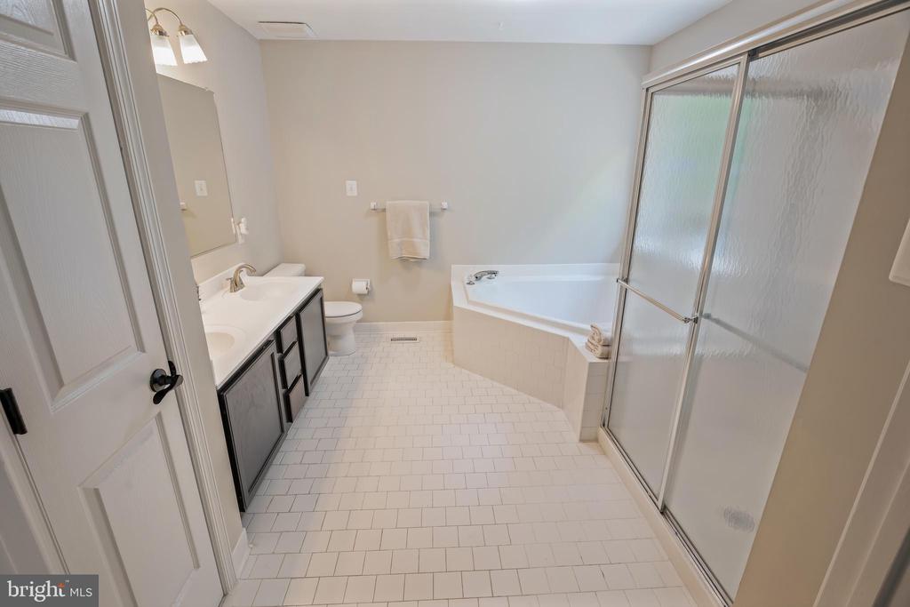 4467 Doncaster Dr
