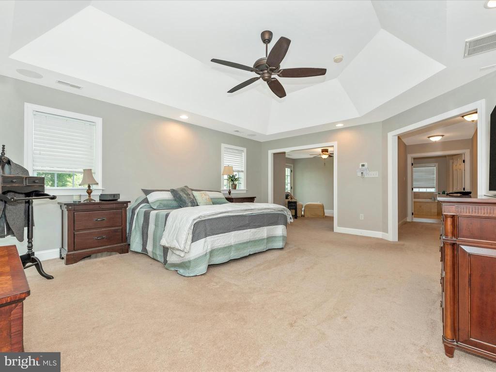 8111 HOLLY MANOR WAY
