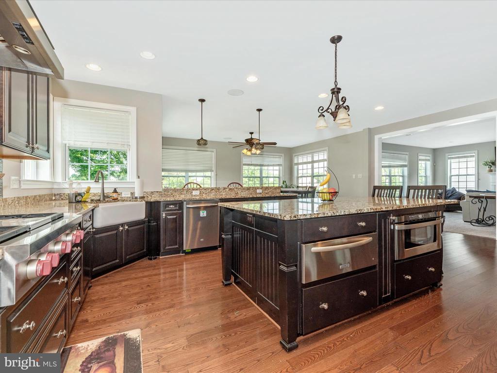 8111 HOLLY MANOR WAY