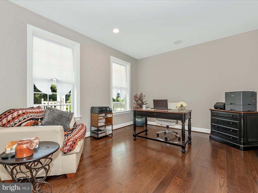 8111 HOLLY MANOR WAY