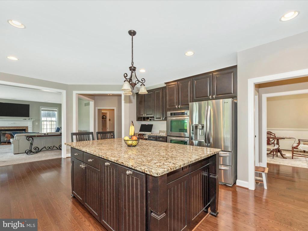 8111 HOLLY MANOR WAY