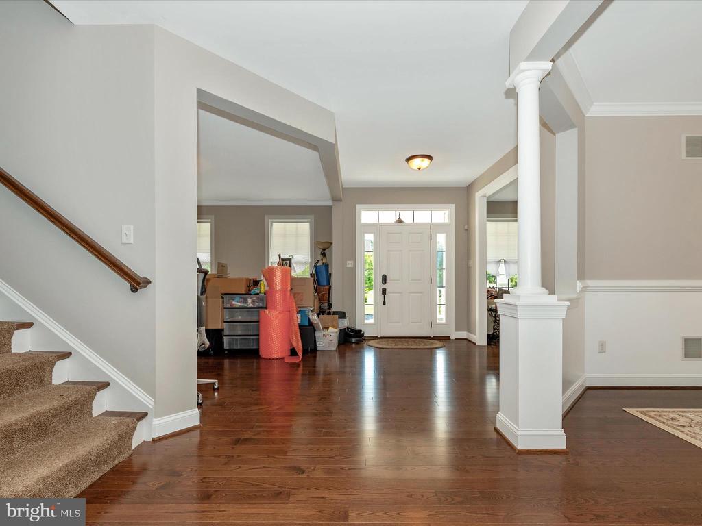 8111 HOLLY MANOR WAY