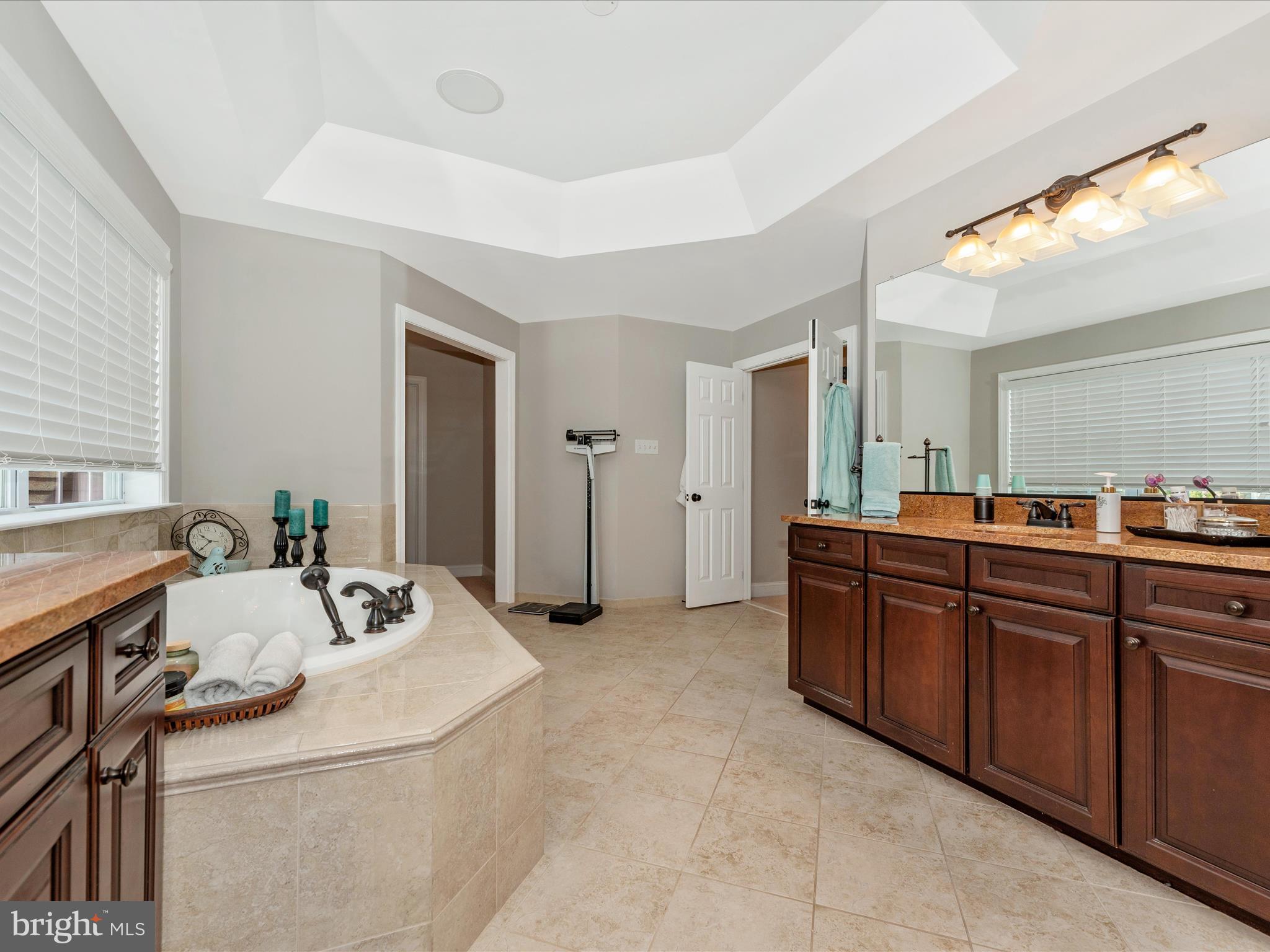 8111 HOLLY MANOR WAY