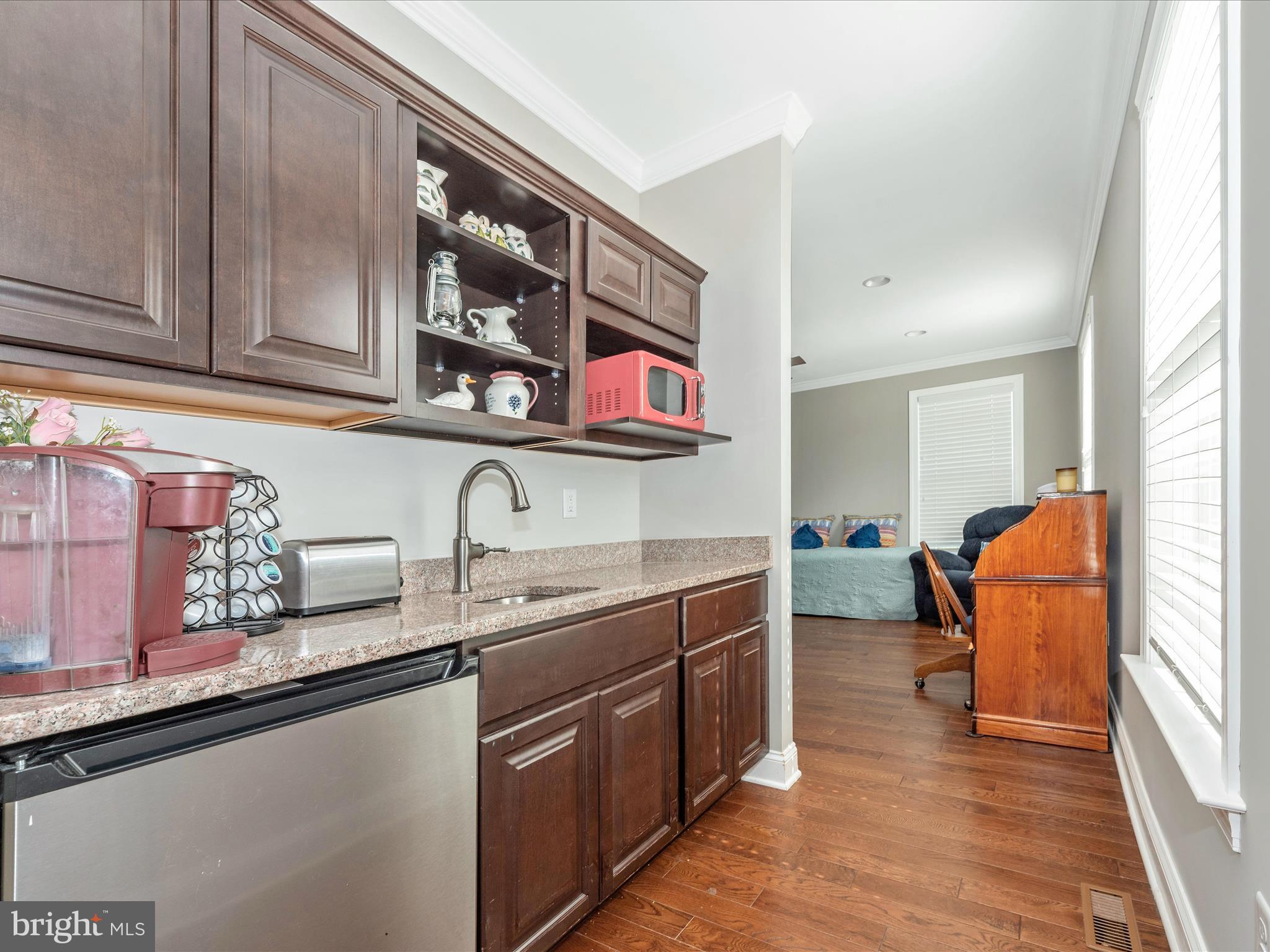 8111 HOLLY MANOR WAY