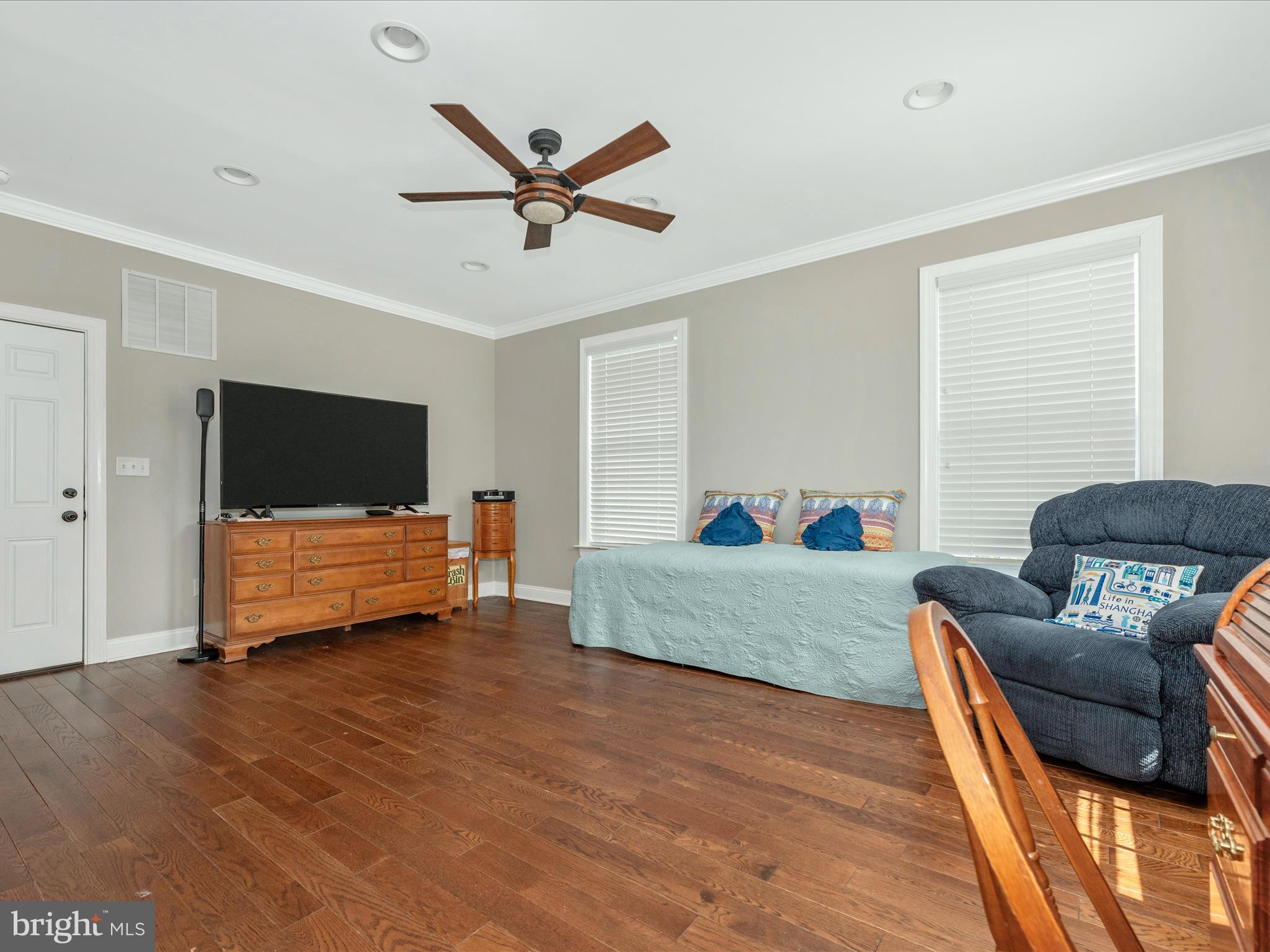 8111 HOLLY MANOR WAY