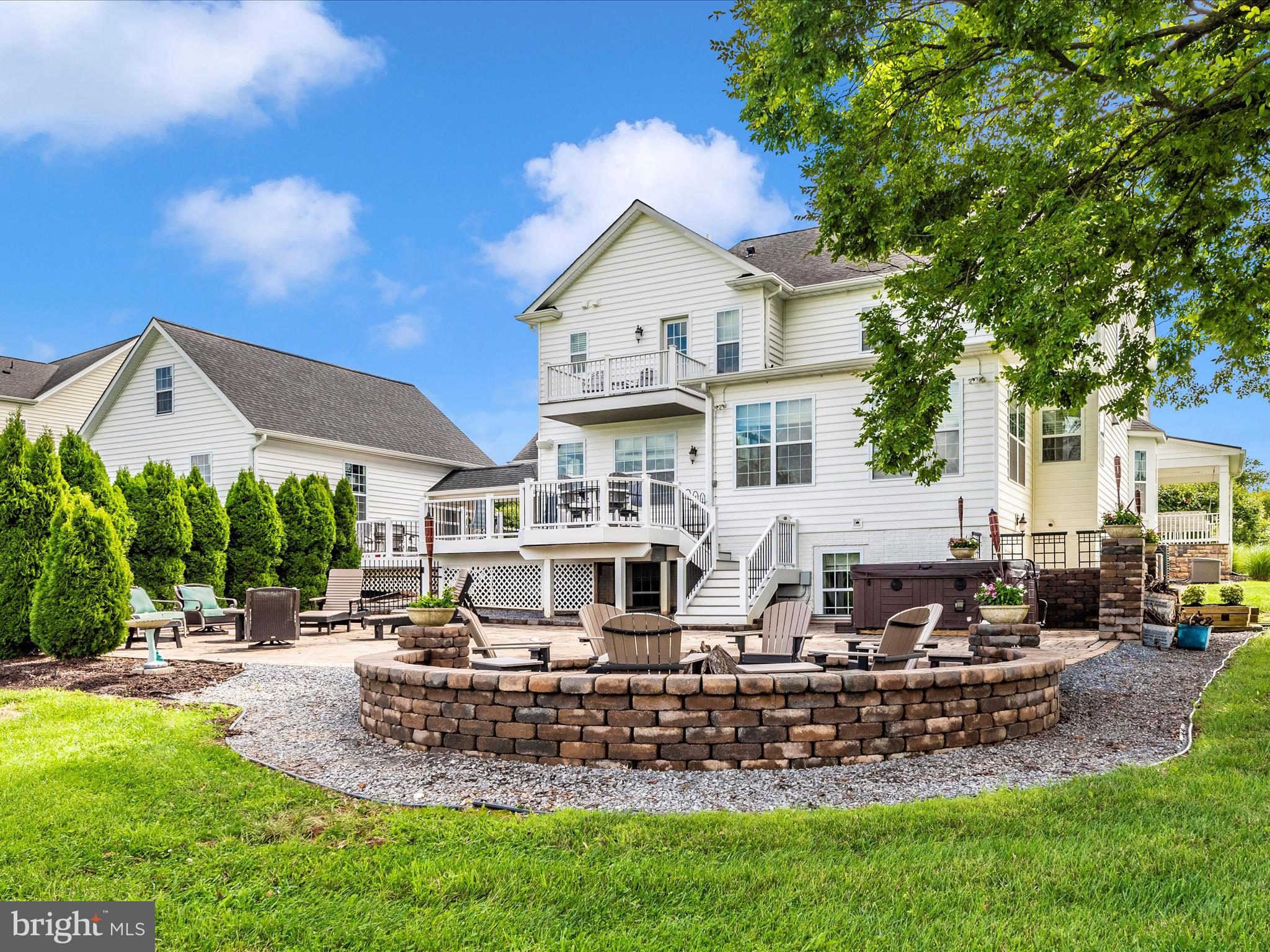 8111 HOLLY MANOR WAY