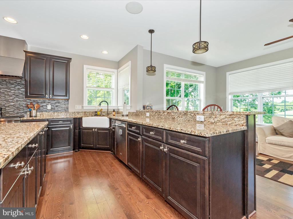 8111 HOLLY MANOR WAY