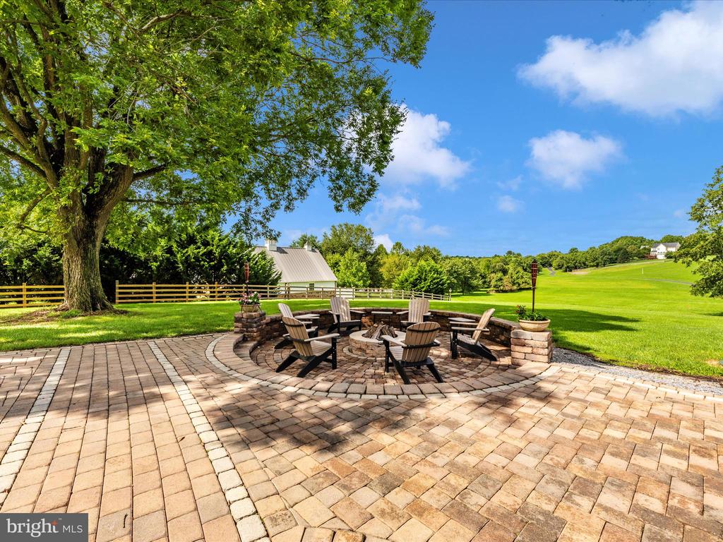 8111 HOLLY MANOR WAY