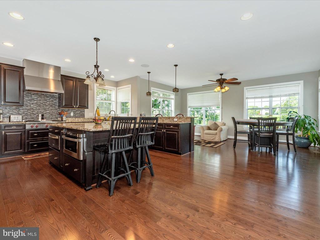 8111 HOLLY MANOR WAY