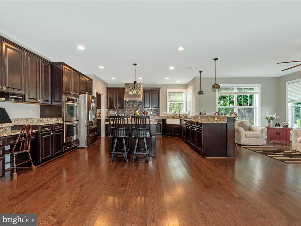8111 HOLLY MANOR WAY
