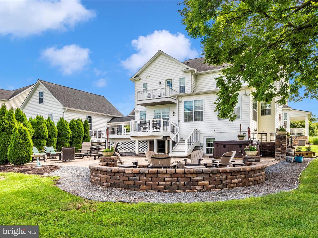 8111 HOLLY MANOR WAY