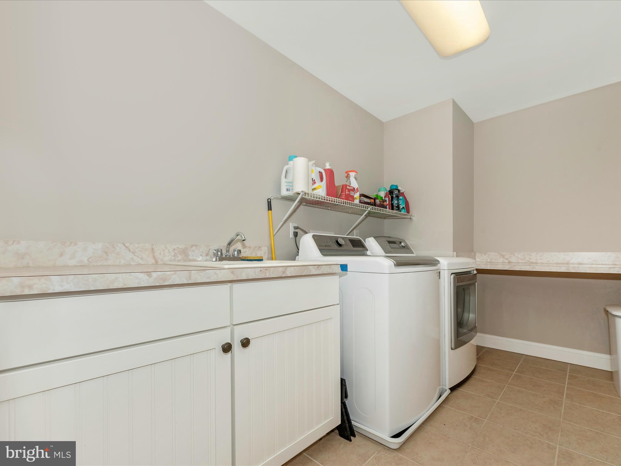 8111 HOLLY MANOR WAY