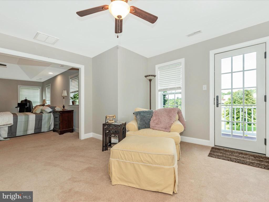 8111 HOLLY MANOR WAY