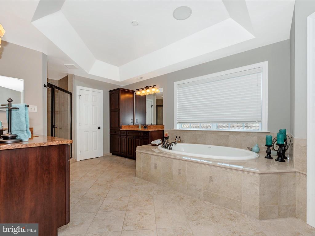 8111 HOLLY MANOR WAY